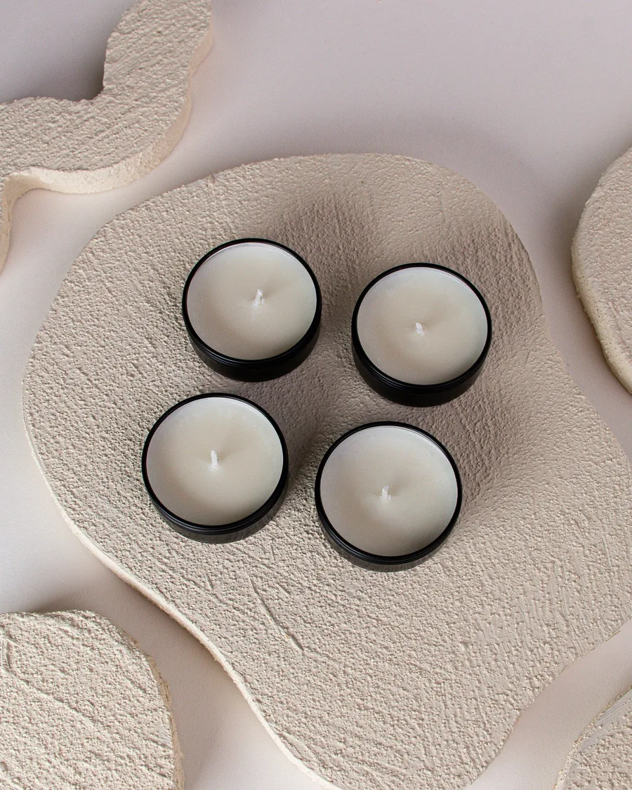 Feu&Co Discovery Set: four mini soy candles in black tins